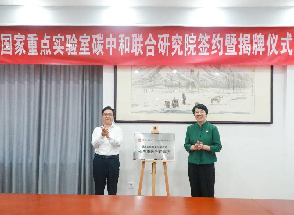 4f0a5bb6a8dc4f7f8aa1ca17e6c357ec.jpg 4f0a5bb6a8dc4f7f8aa1ca17e6c357ec.jpg